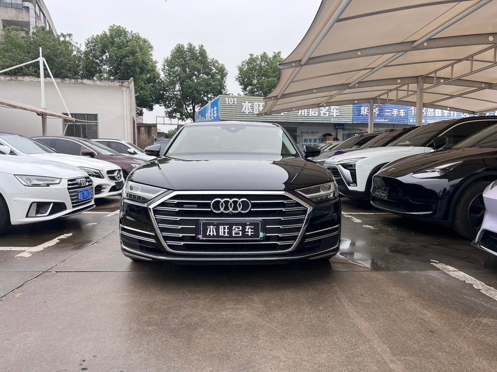 Audi A8 2019 — фото автомобиля 1