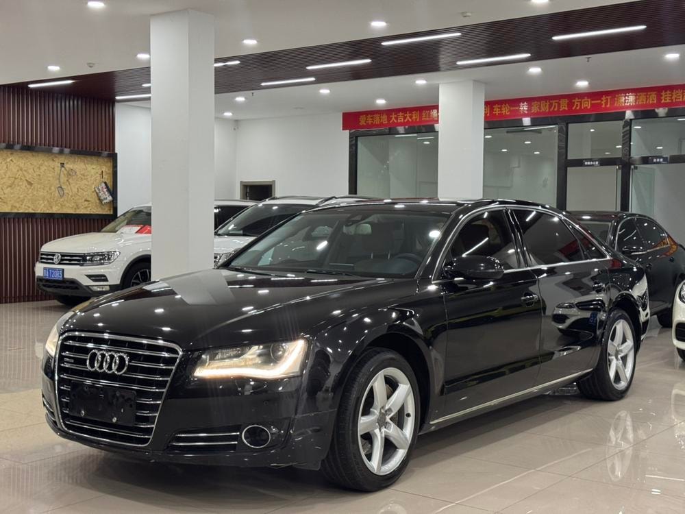 Audi A8 2011 — фото автомобиля