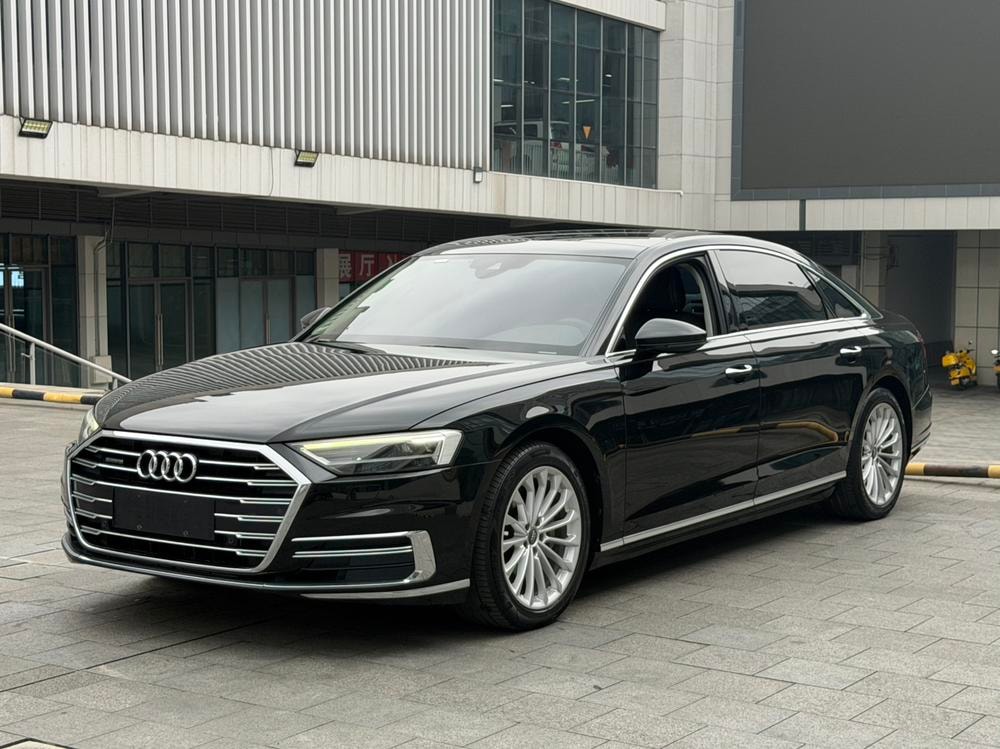 Audi A8 2019 — фото автомобиля