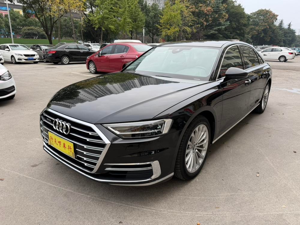 Audi A8 2018 — фото автомобиля