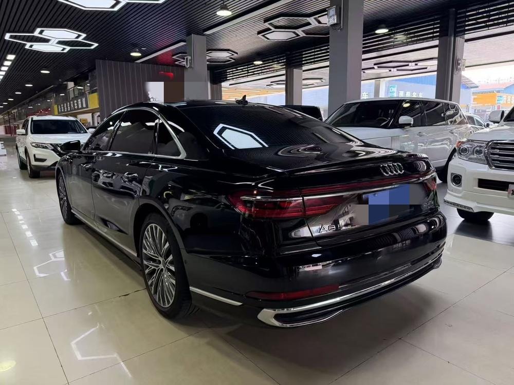 Audi A8 2023 — фото автомобиля 1