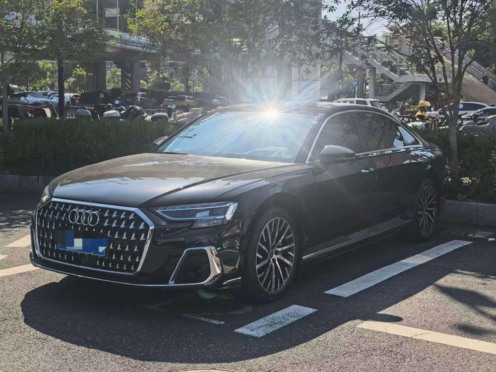 Audi A8 2023 — фото автомобиля 1