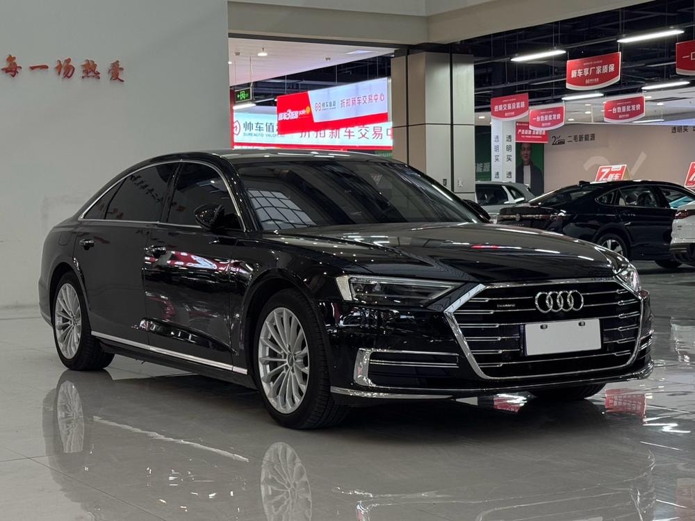 Audi A8 2019 — фото автомобиля
