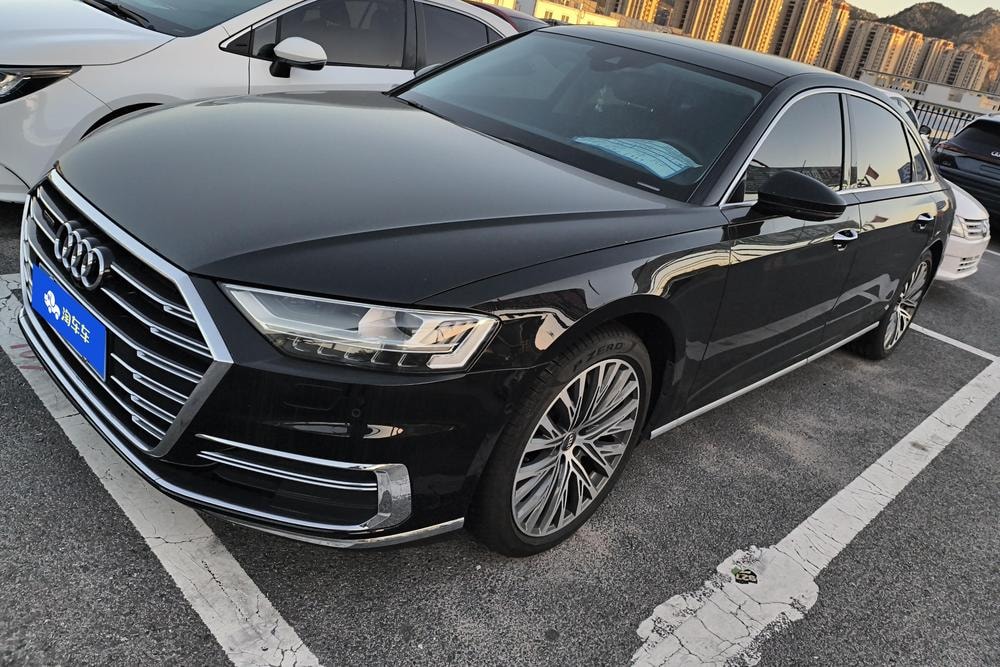 Audi A8 2019 — фото автомобиля