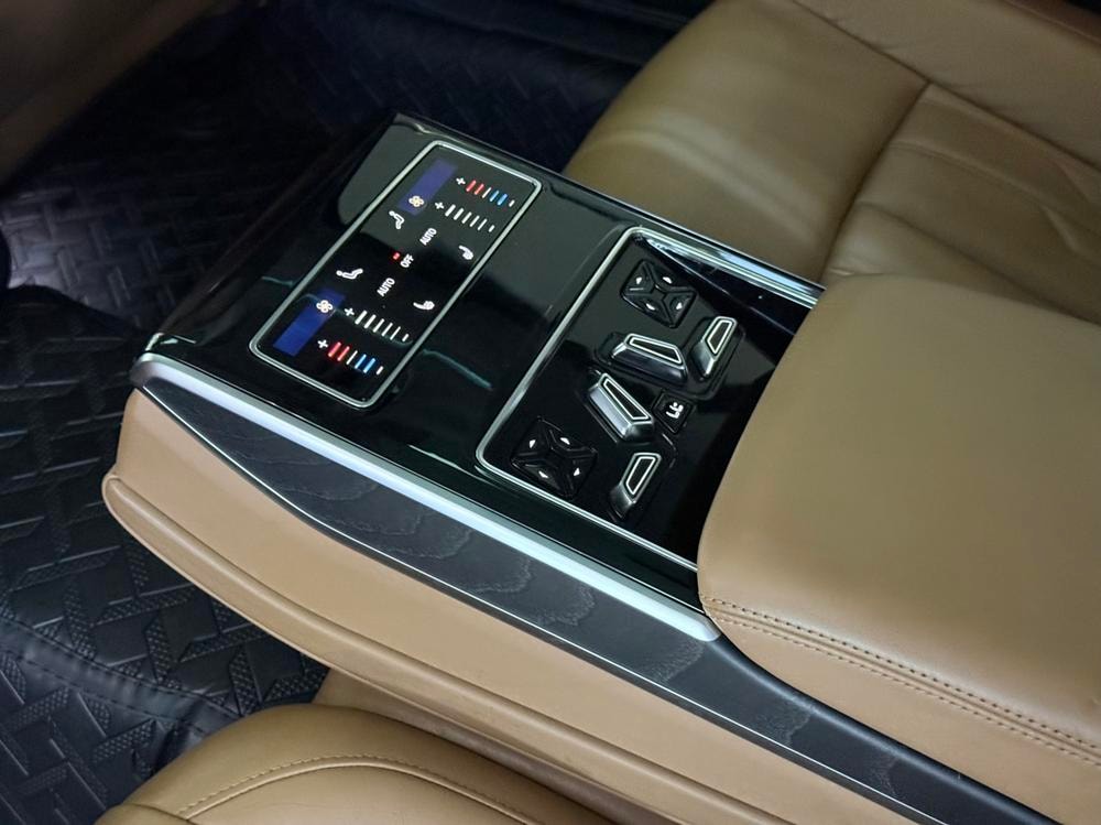 Audi A8 2019 — фото автомобиля