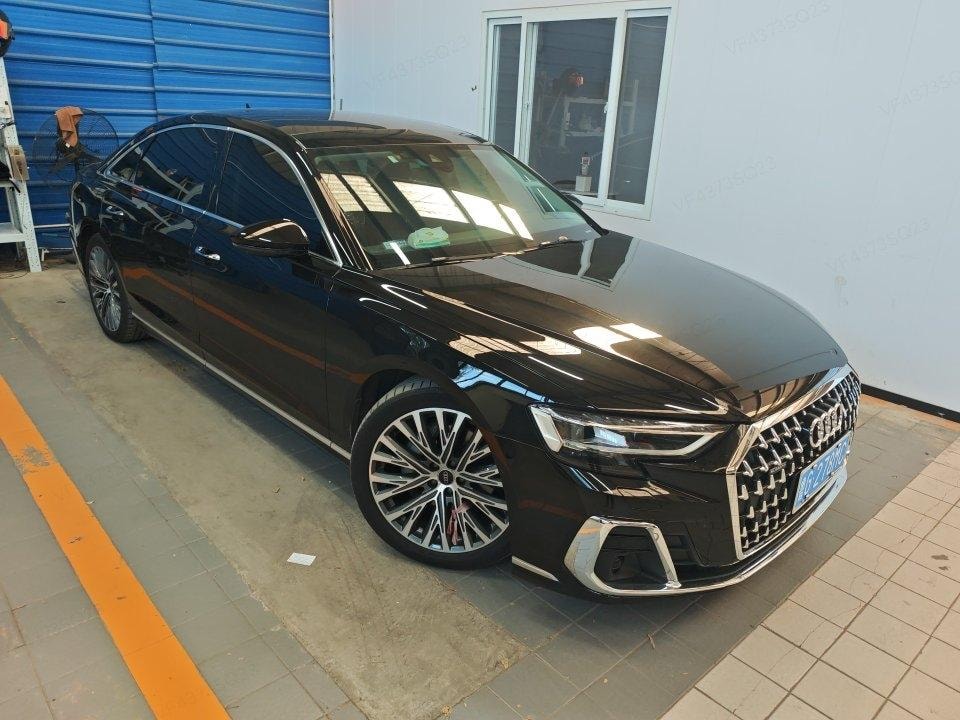 Audi A8 2023 — фото автомобиля