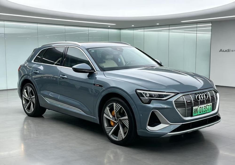 Audi e-tron 2021 — фото автомобиля
