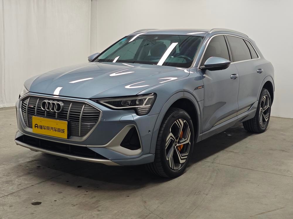 Audi e-tron 2021 — фото автомобиля