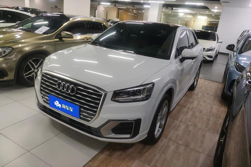 Audi Q2L 2021 — фото автомобиля 1