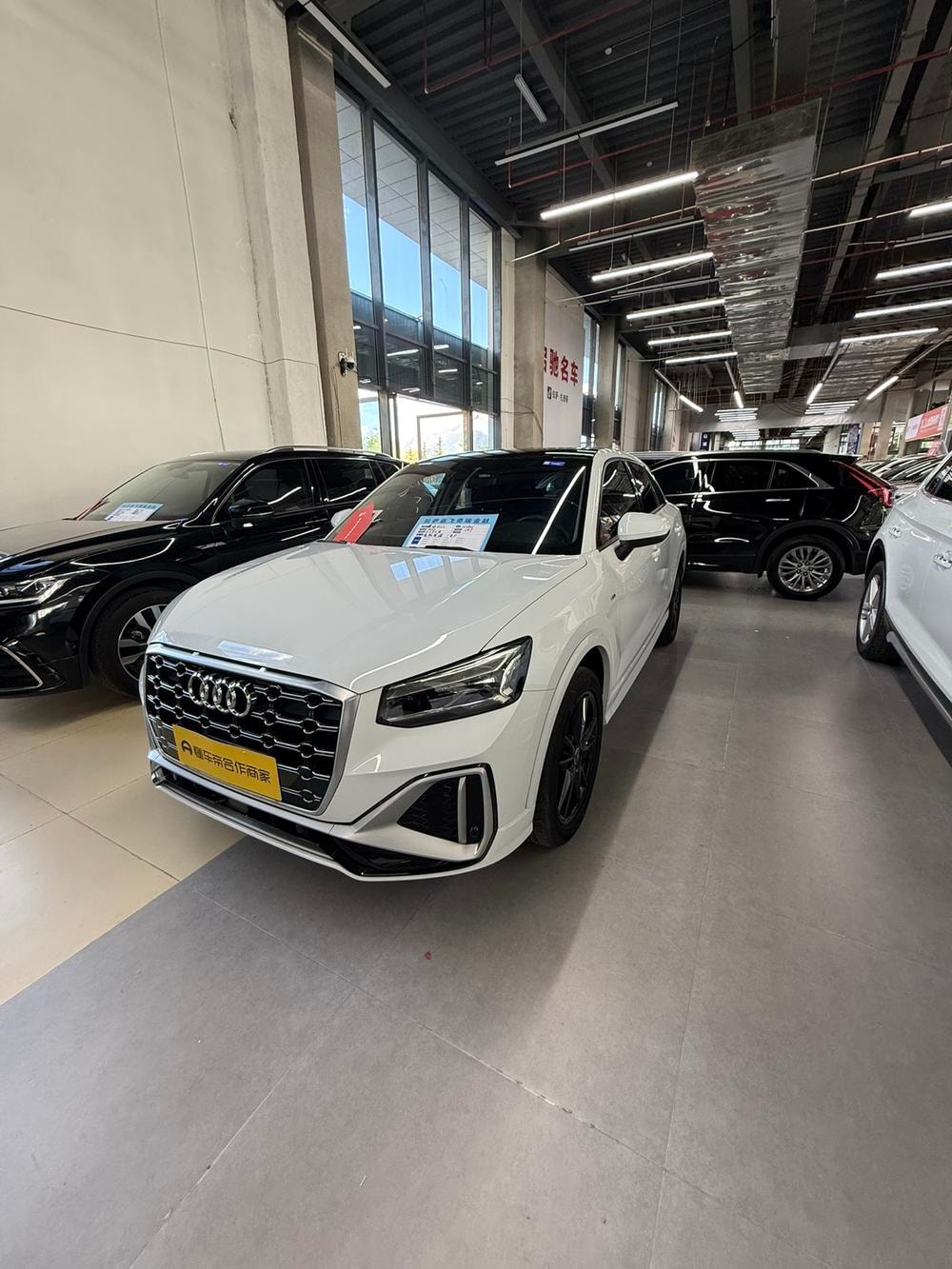 Audi Q2L 2022 — фото автомобиля 1