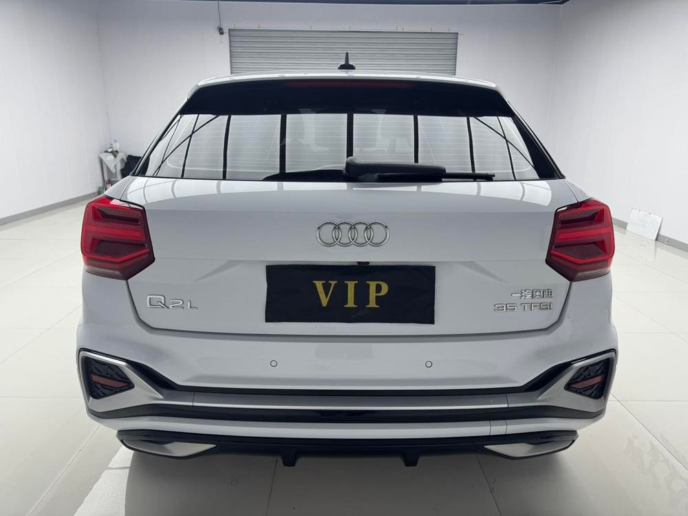 Audi Q2L 2022 — фото автомобиля 1