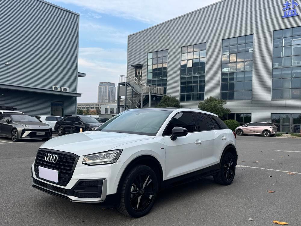 Audi Q2L 2020 — фото автомобиля