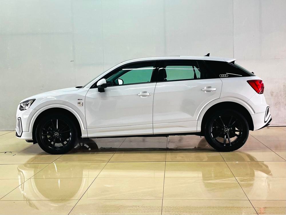 Audi Q2L 2023 — фото автомобиля
