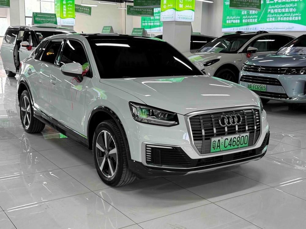 Audi Q2L e-tron 2019 — фото автомобиля 1