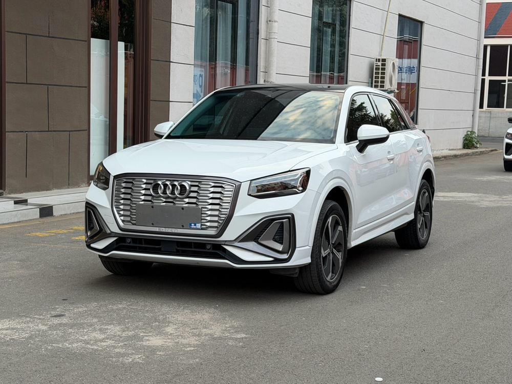 Audi Q2L e-tron 2022 — фото автомобиля
