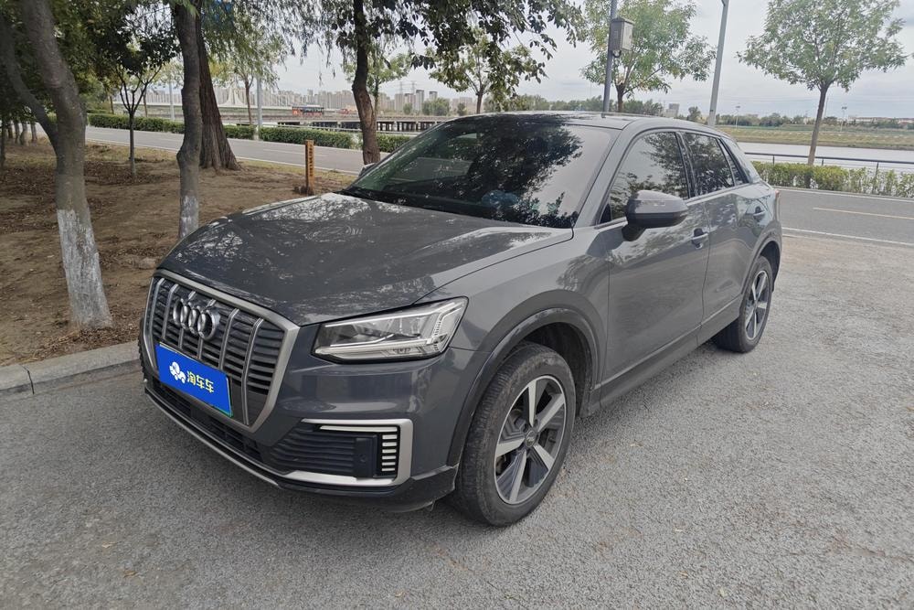 Audi Q2L e-tron 2019 — фото автомобиля