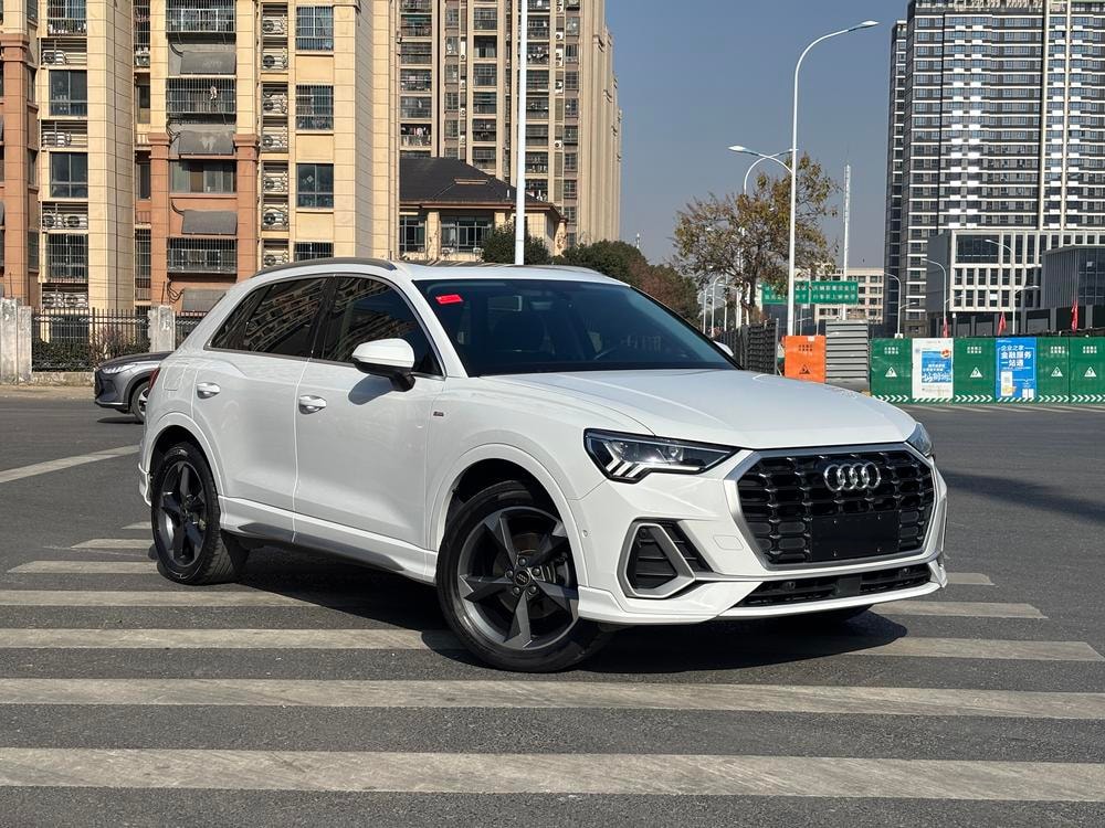 Audi Q3 2022 — фото автомобиля 1