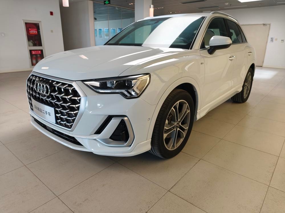 Audi Q3 2024 — фото автомобиля 1