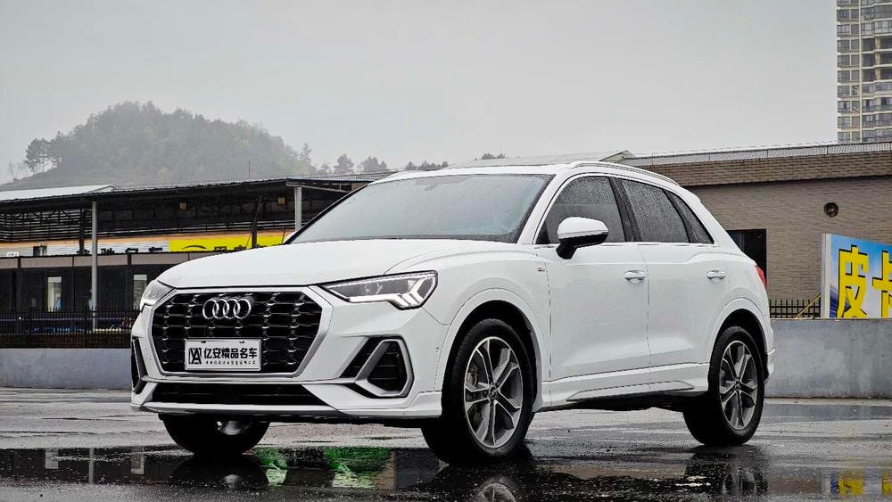 Audi Q3 2021 — фото автомобиля