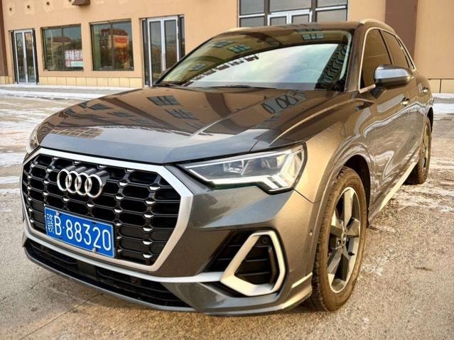 Audi Q3 2022 — фото автомобиля