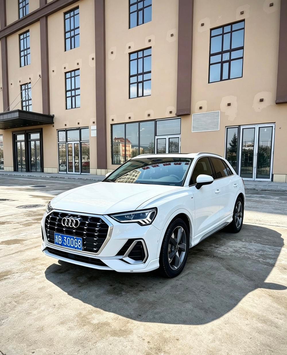 Audi Q3 2021 — фото автомобиля