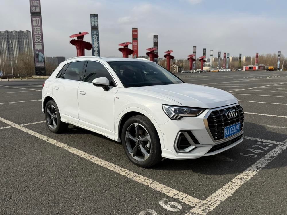Audi Q3 2022 — фото автомобиля 1
