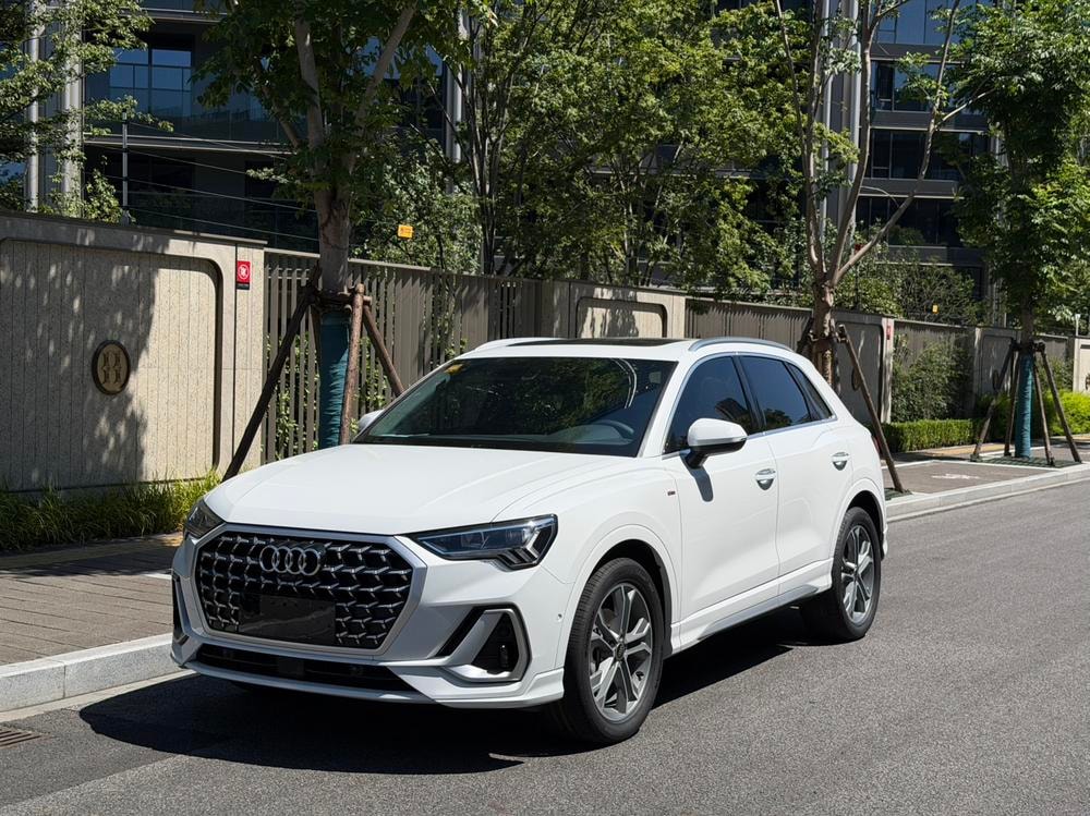 Audi Q3 2024 — фото автомобиля 1