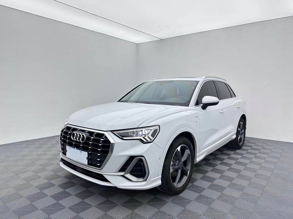 Audi Q3 2022 — фото автомобиля 1