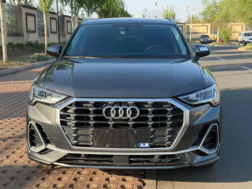 Audi Q3 2022 — фото автомобиля
