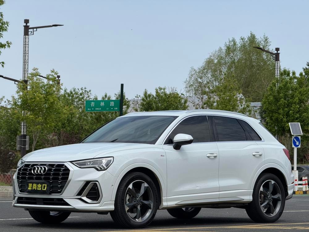Audi Q3 2022 — фото автомобиля 1