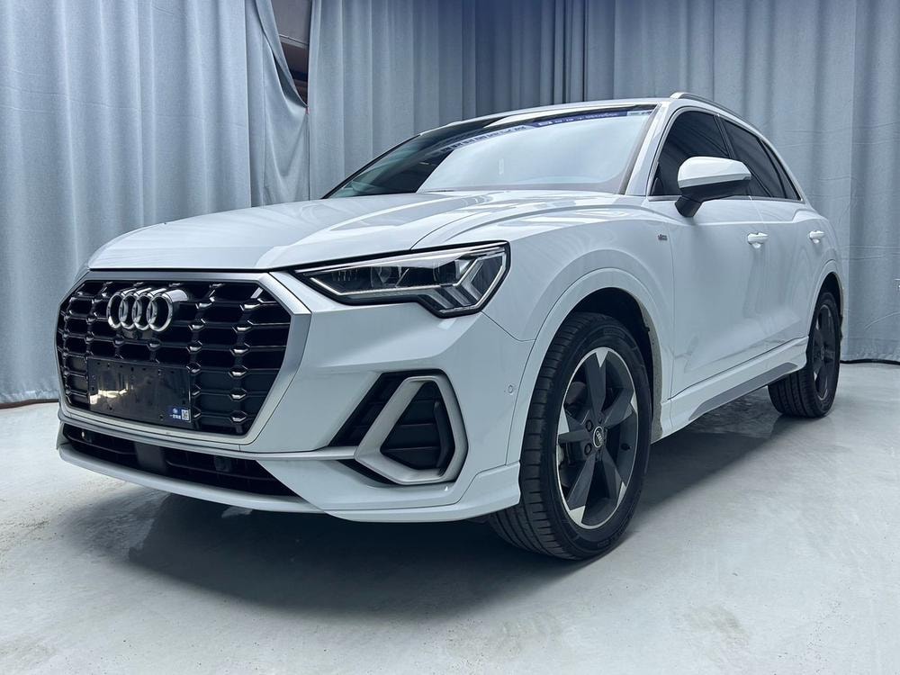 Audi Q3 2022 — фото автомобиля