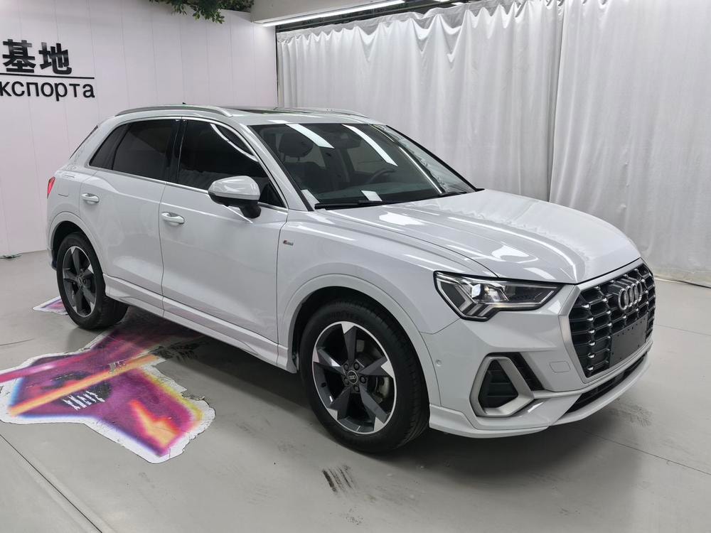 Audi Q3 2022 — фото автомобиля