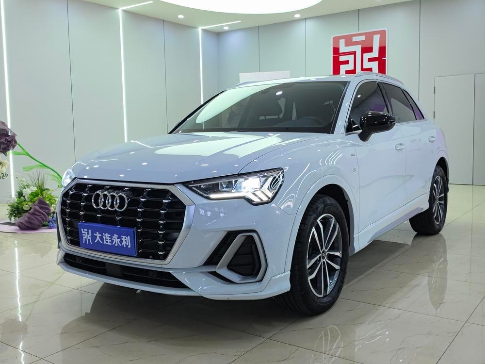 Audi Q3 2023 — фото автомобиля