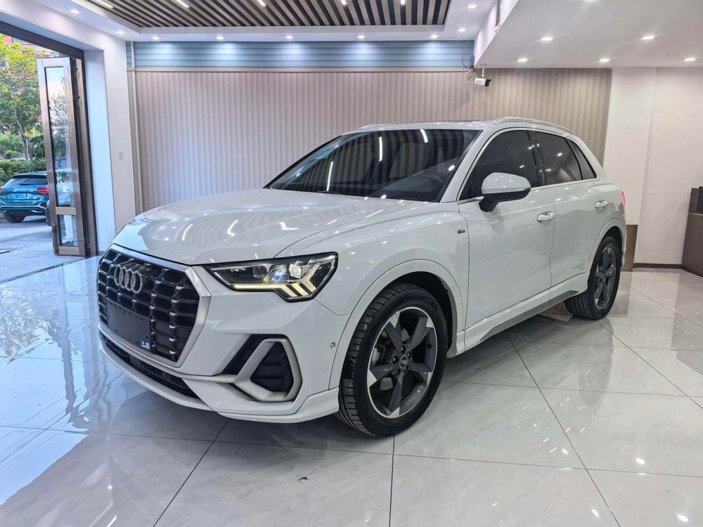 Audi Q3 2022 — фото автомобиля 1