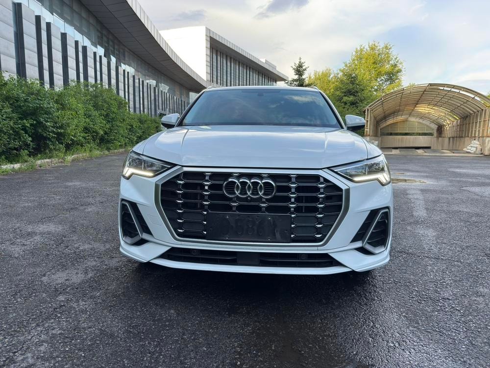 Audi Q3 2023 — фото автомобиля