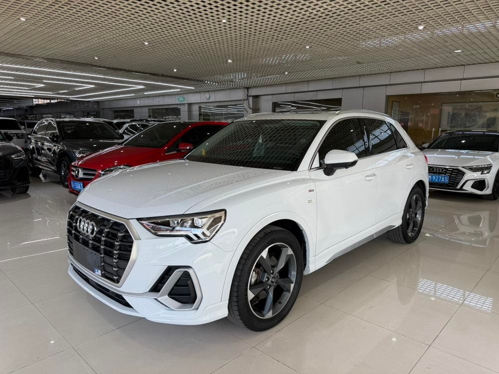 Audi Q3 2022 — фото автомобиля 1