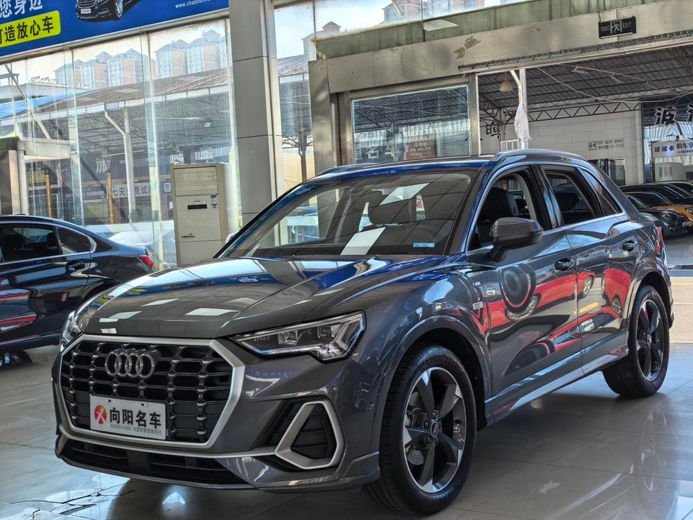 Audi Q3 2022 — фото автомобиля