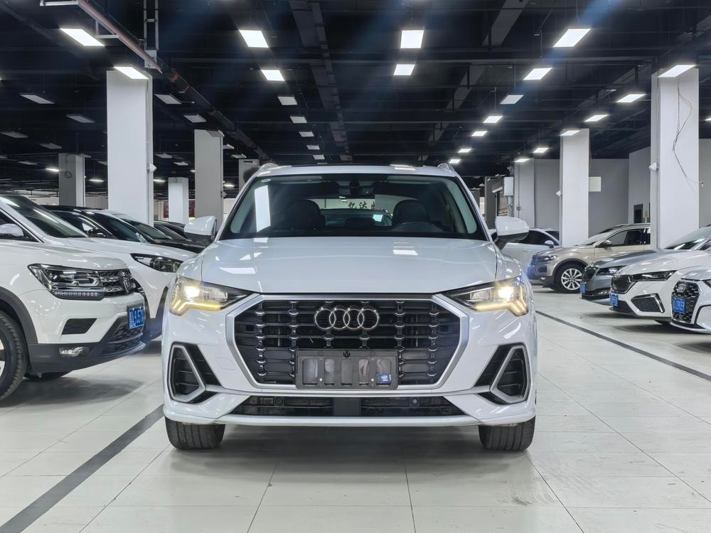 Audi Q3 2023 — фото автомобиля 1