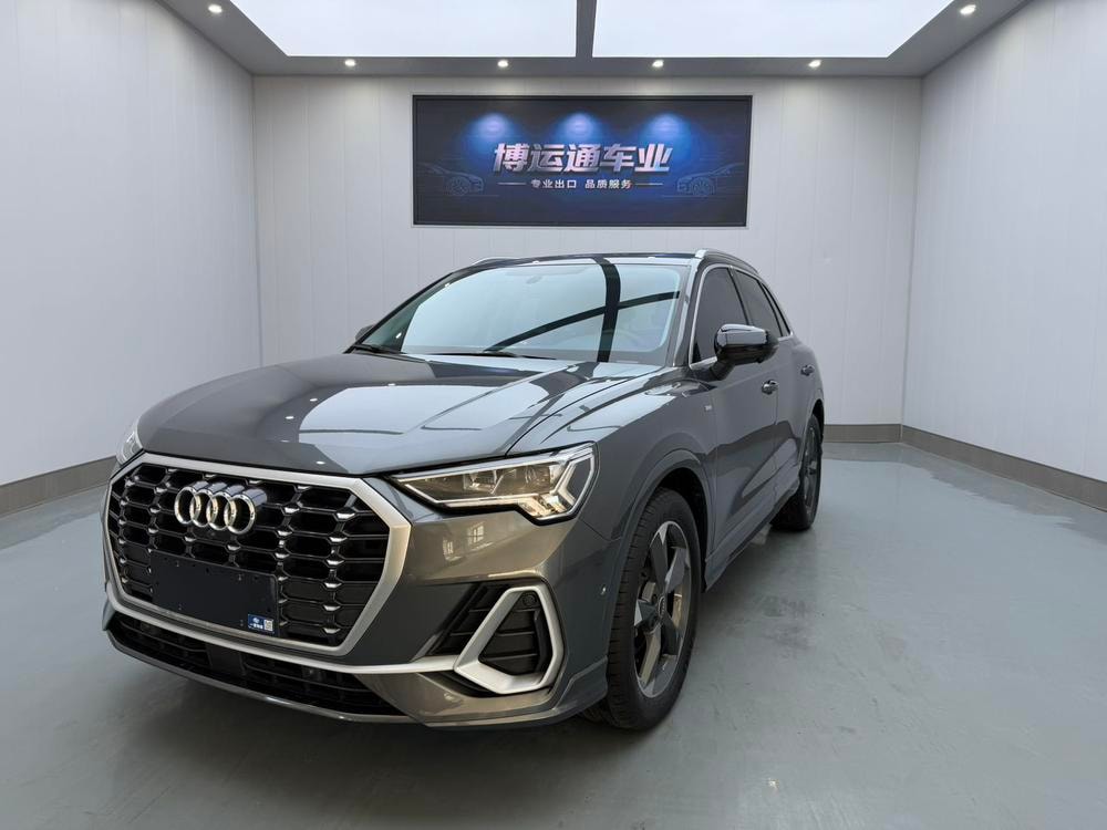 Audi Q3 2022 — фото автомобиля