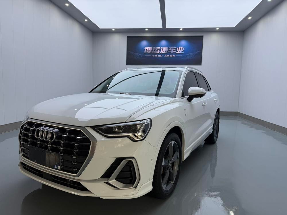 Audi Q3 2022 — фото автомобиля