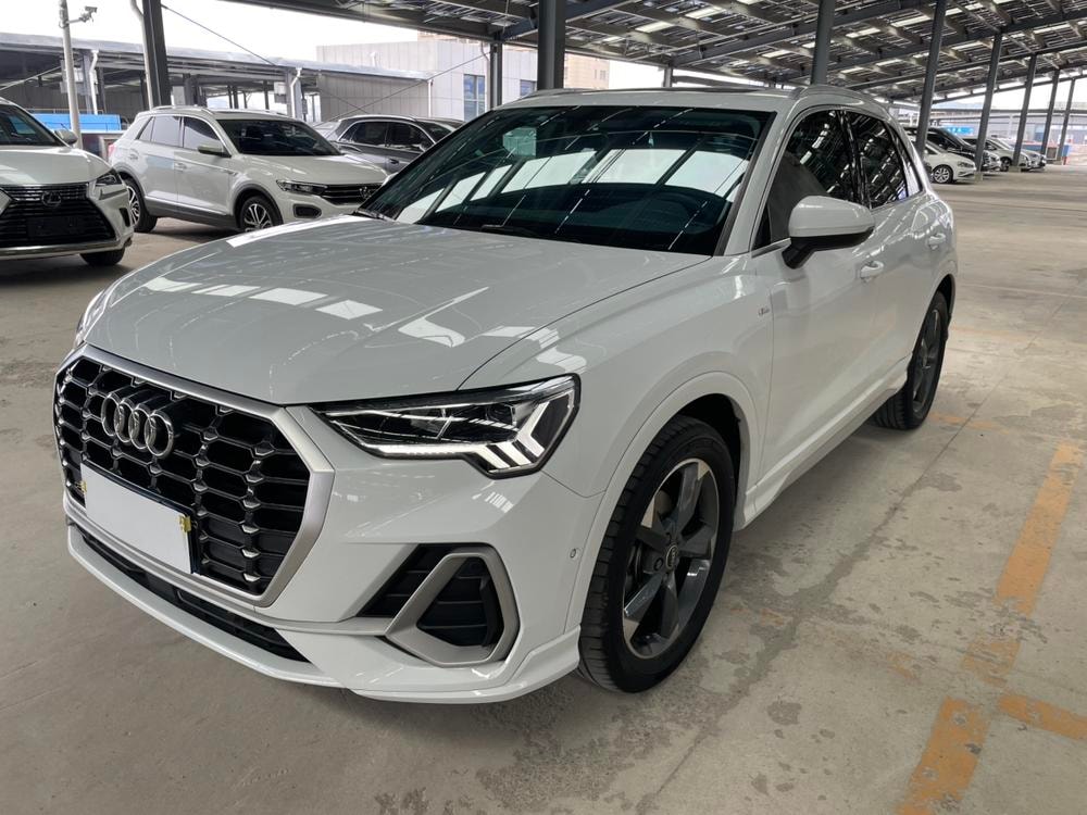 Audi Q3 2022 — фото автомобиля