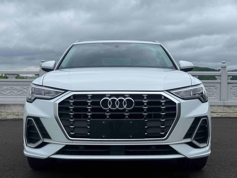 Audi Q3 2022 — фото автомобиля