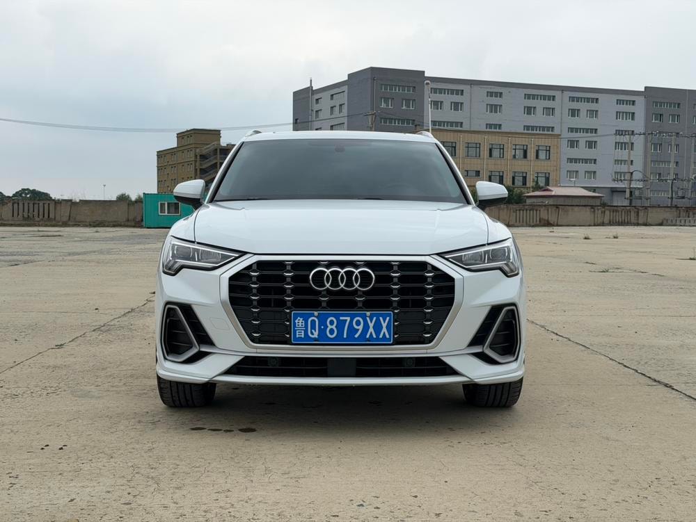 Audi Q3 2022 — фото автомобиля 1