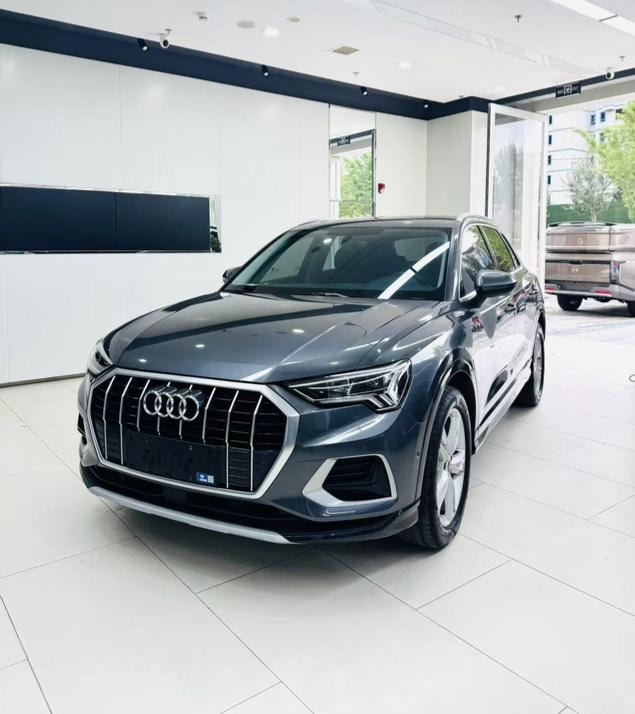 Audi Q3 2022 — фото автомобиля
