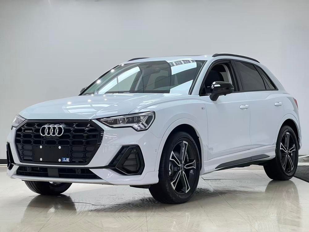 Audi Q3 2022 — фото автомобиля