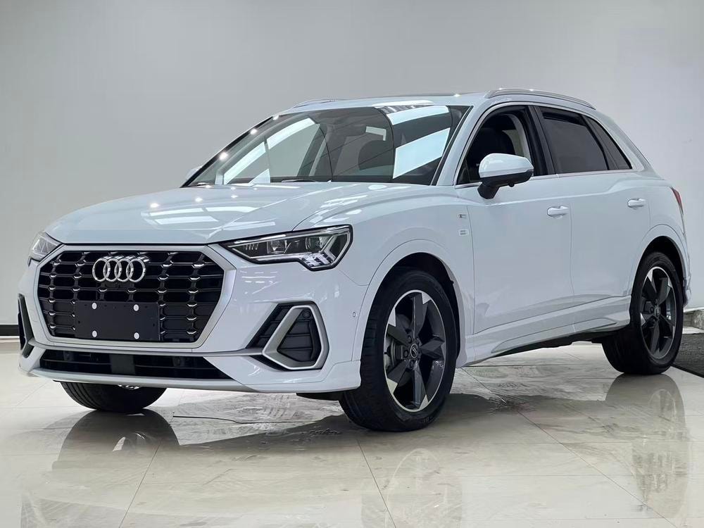 Audi Q3 2022 — фото автомобиля