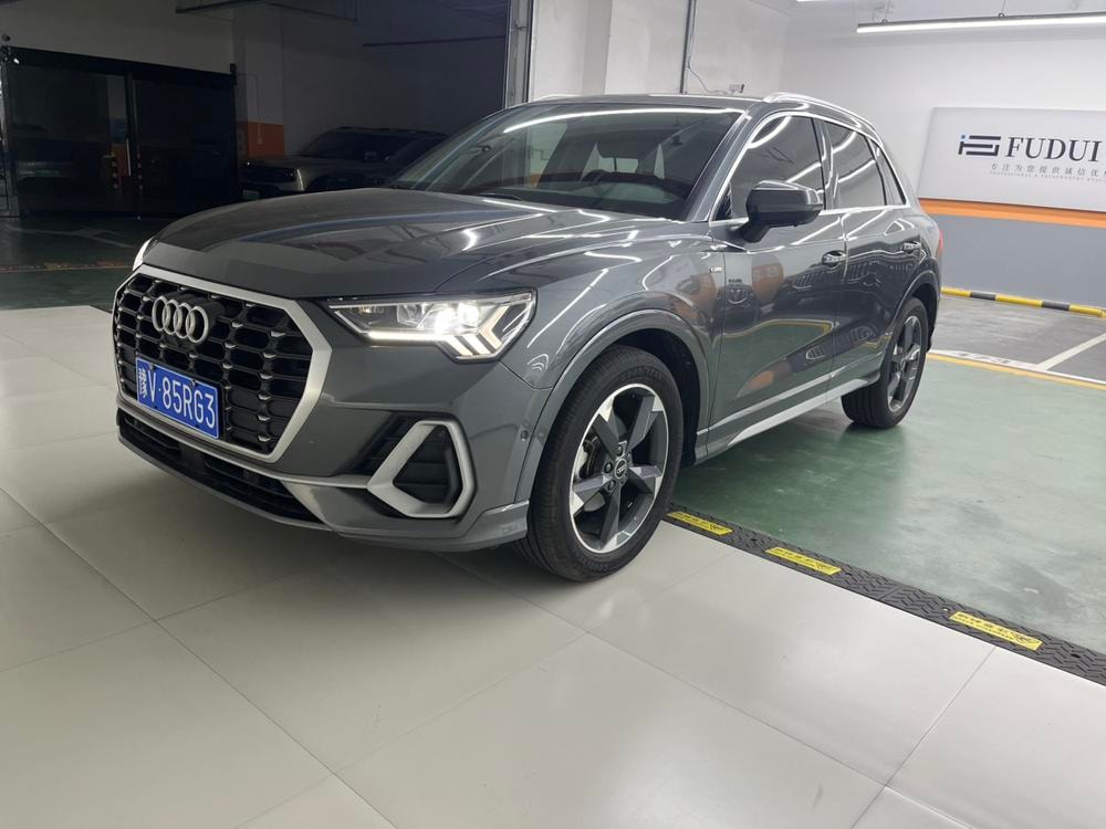Audi Q3 2022 — фото автомобиля