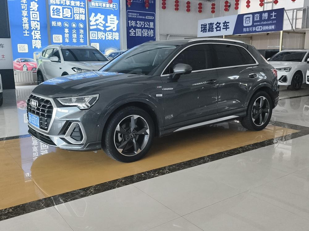 Audi Q3 2022 — фото автомобиля