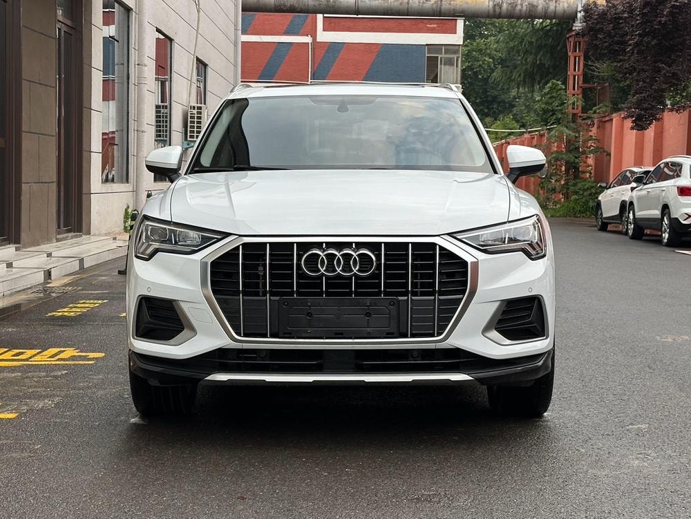 Audi Q3 2022 — фото автомобиля