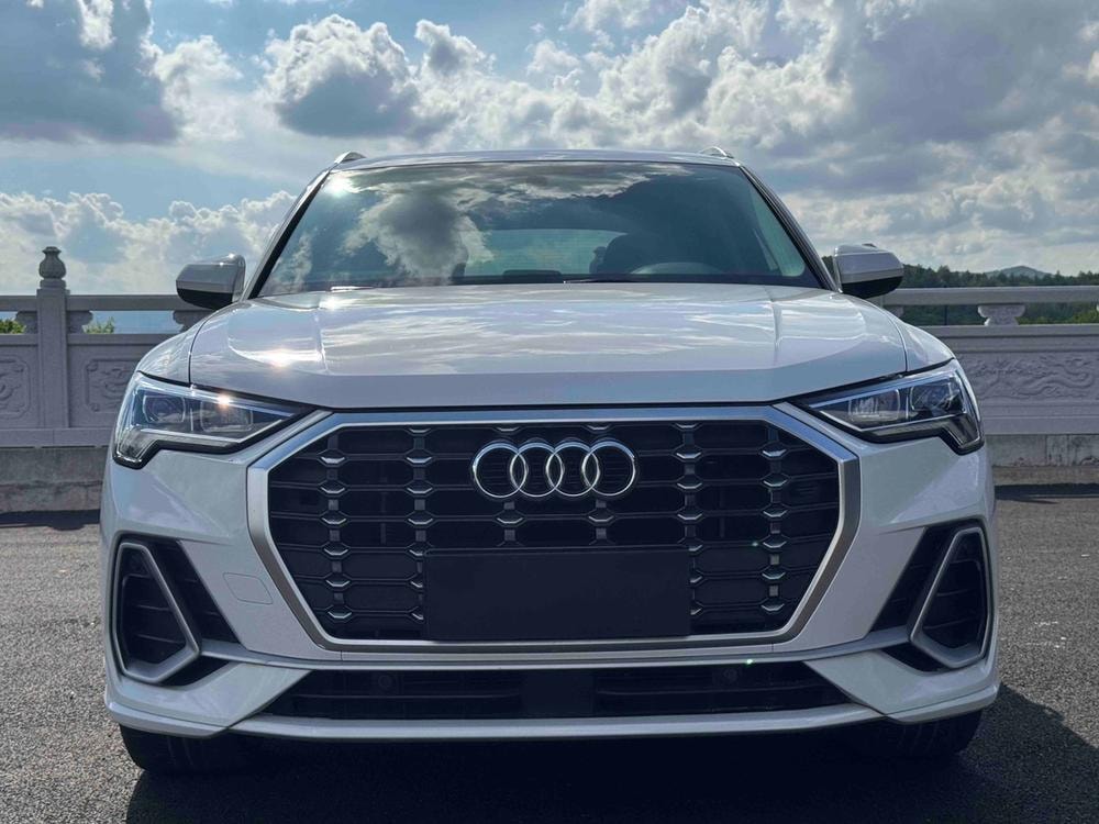 Audi Q3 2022 — фото автомобиля
